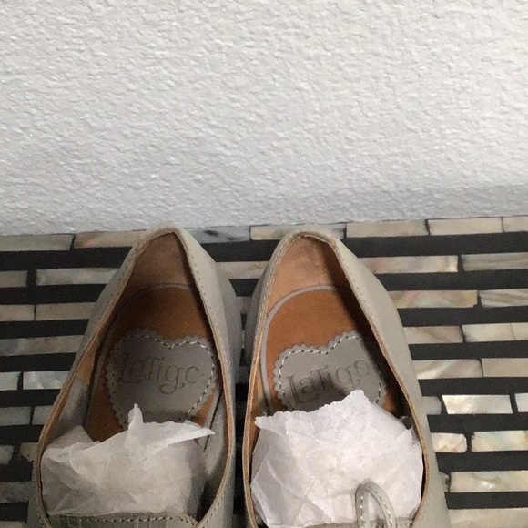 EUC LATIGO “ Junebug” Leather Lace Up Oxford Shoes Light Gray Low Heels - Picture 3 of 10